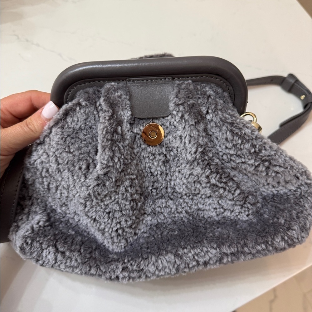 Elegant Gray Shearling Shoulder Bag - Picture 6 of 11